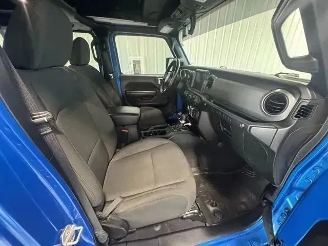 Jeep Wrangler photo 22