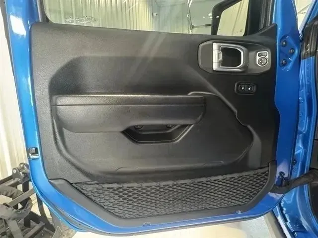 Jeep Wrangler photo 7