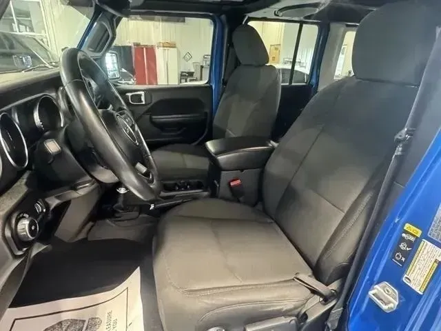 Jeep Wrangler photo 10