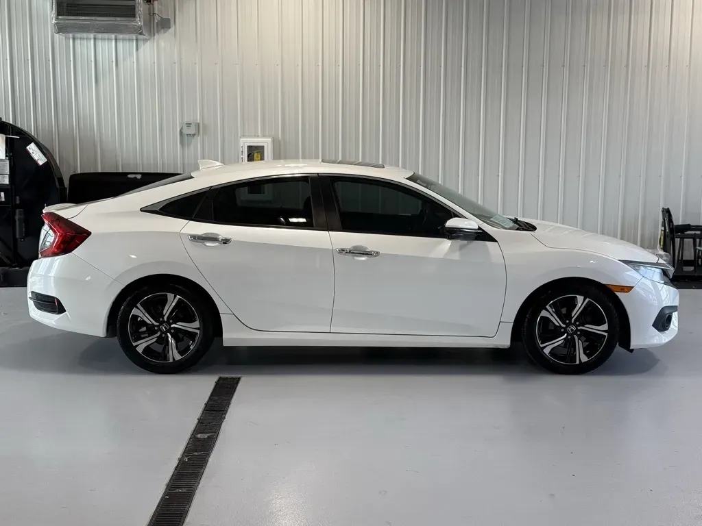 Honda Civic photo 2