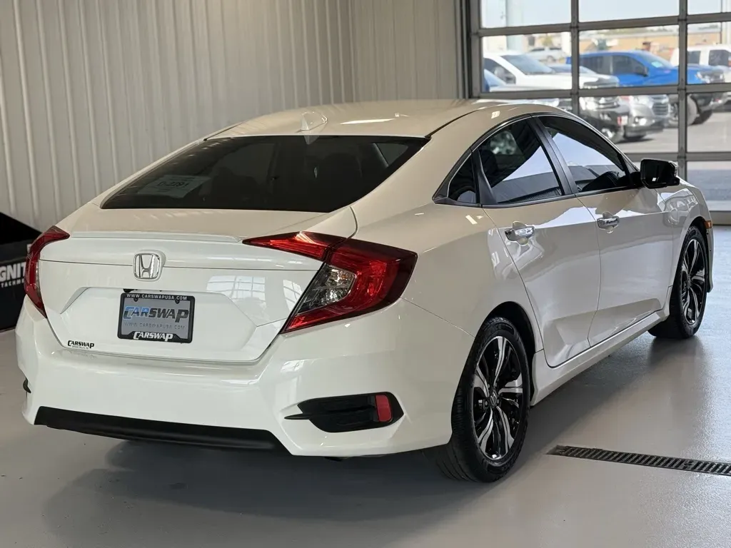 Honda Civic photo 3