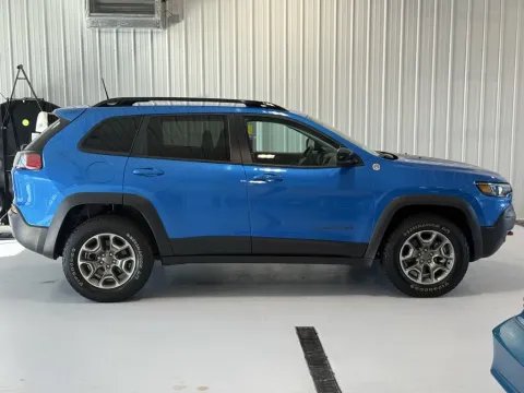 Photos of 2022 Jeep Cherokee Trailhawk for sale in Tea, SD at CarSwap