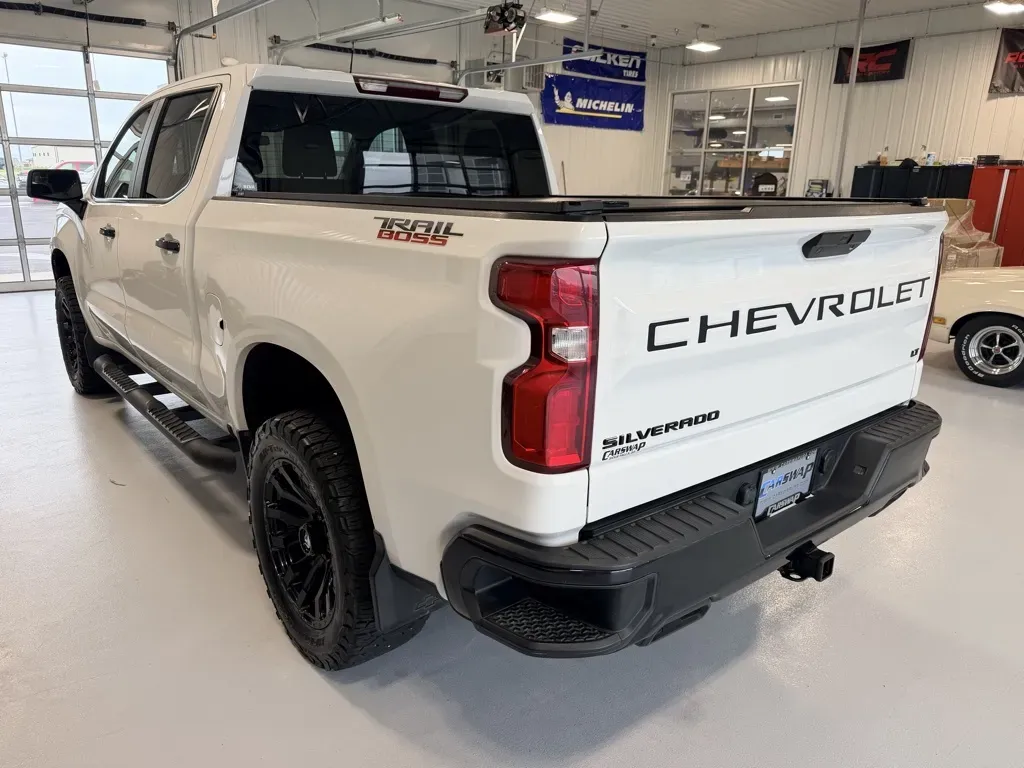 Chevrolet Silverado photo 7