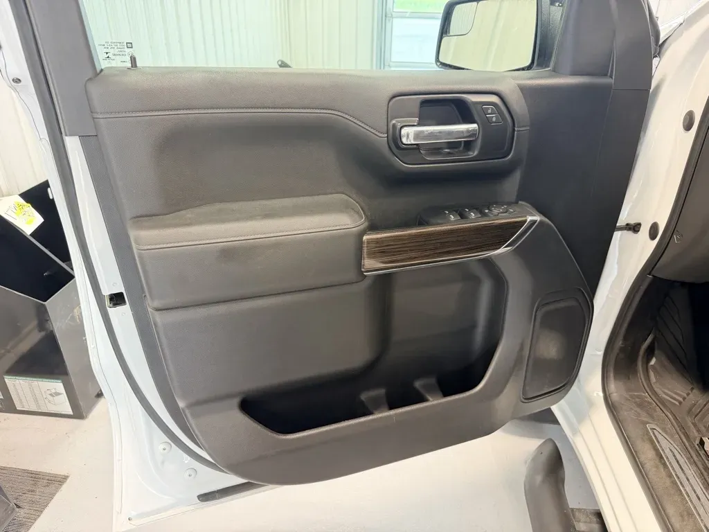 Chevrolet Silverado photo 13