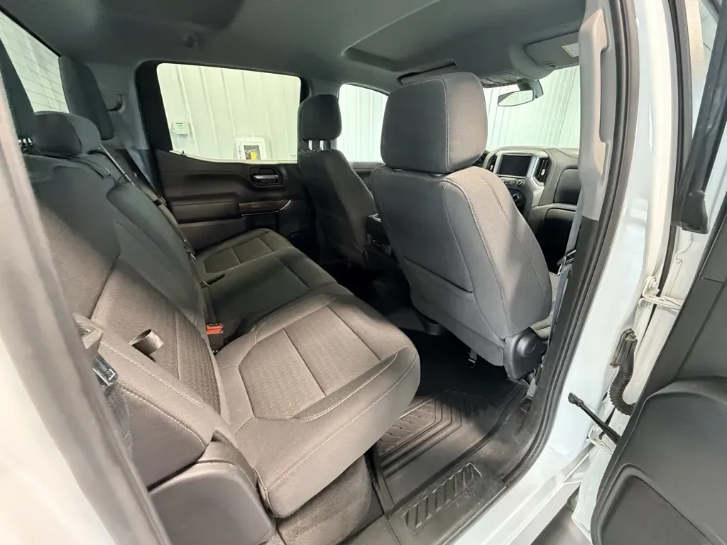 Chevrolet Silverado photo 25