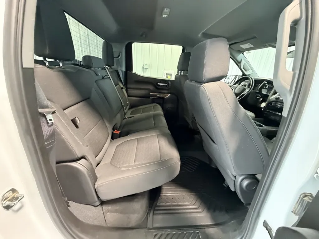 Chevrolet Silverado photo 26