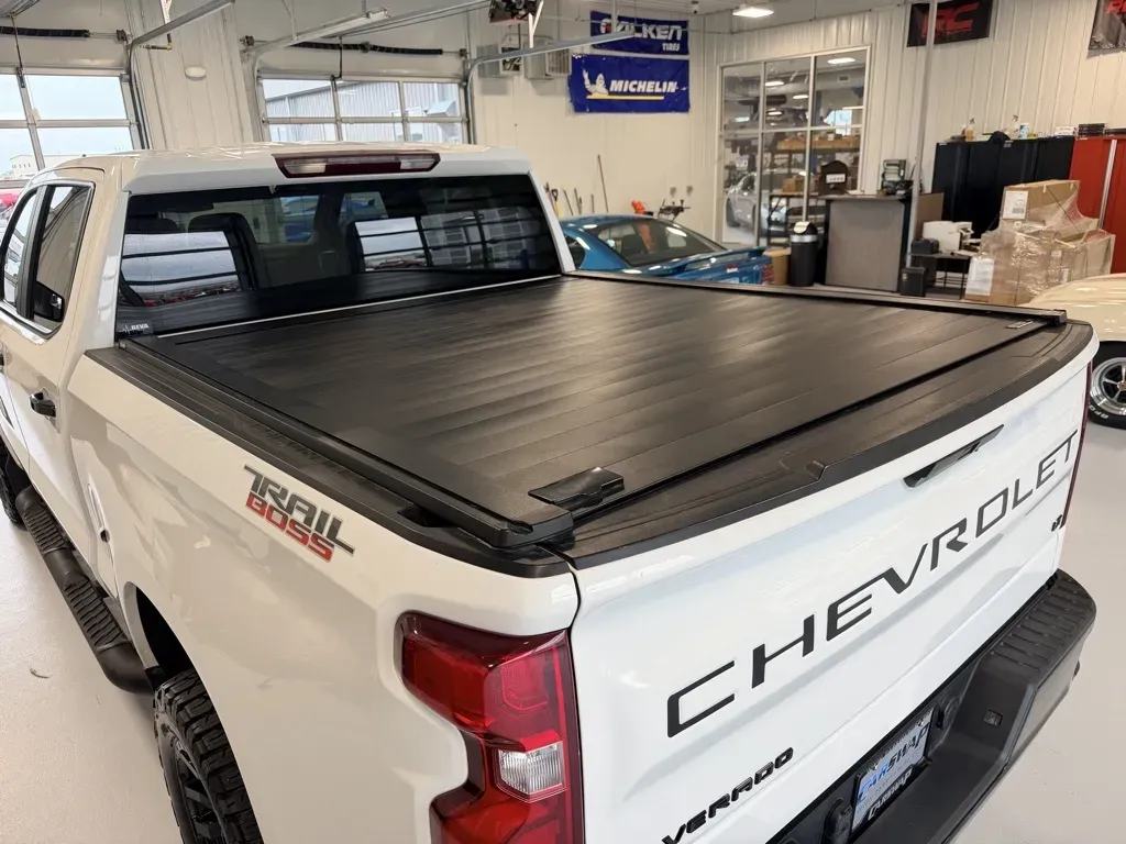 Chevrolet Silverado photo 8