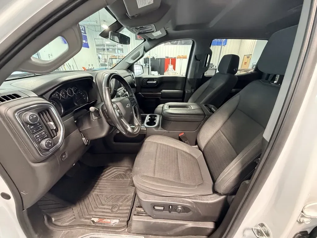 Chevrolet Silverado photo 15