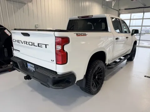 Another view of 2021 Chevrolet Silverado 1500 LT Trail Boss for sale in Tea, SD at CarSwap