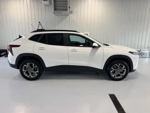 Photos of 2024 Chevrolet Trax LT for sale in Tea, SD at CarSwap
