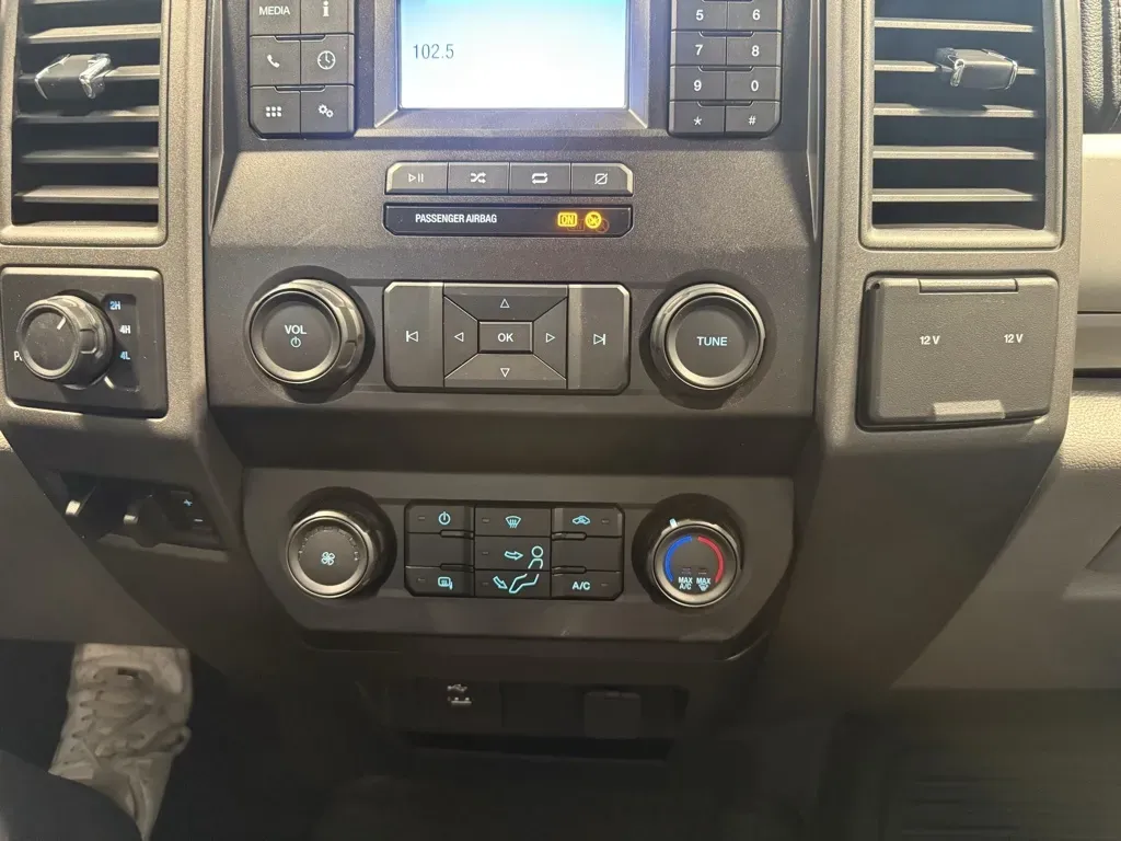 Ford F-250SD photo 28