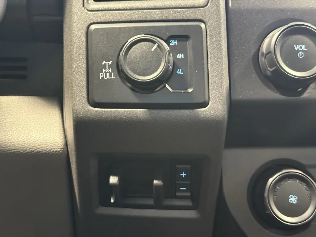 Ford F-250SD photo 26