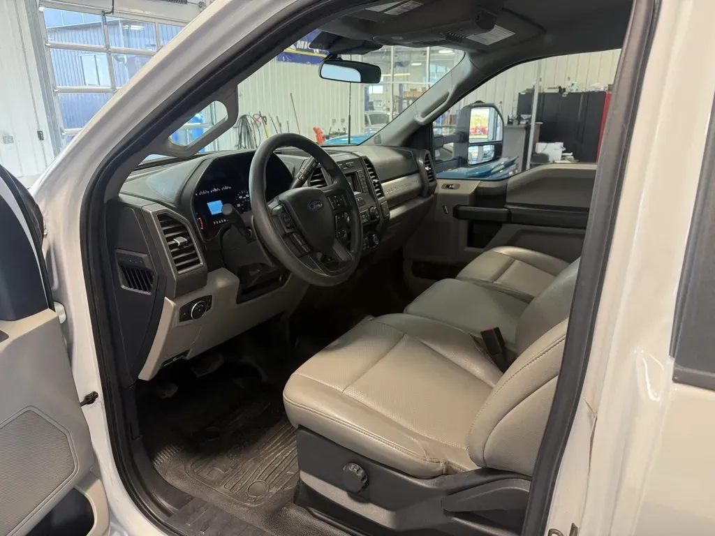 Ford F-250SD photo 9