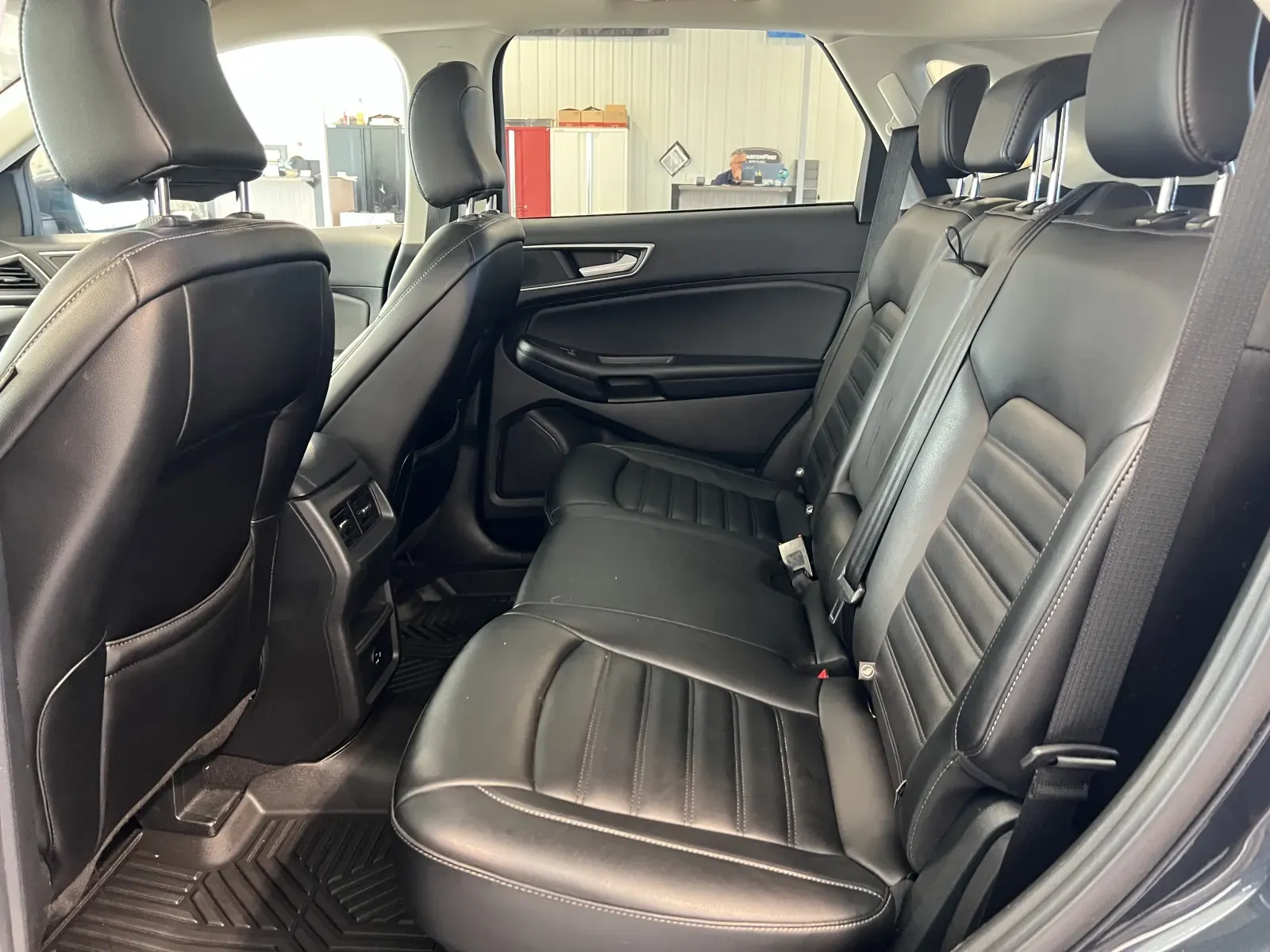 Ford Edge photo 16