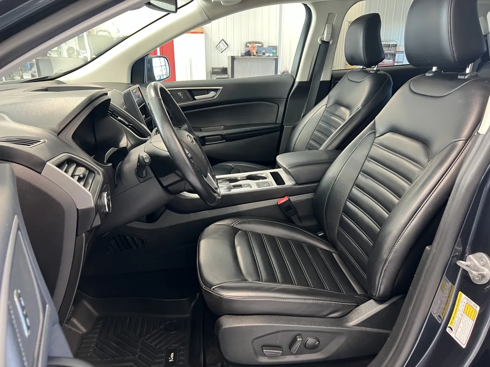 Ford Edge photo 12