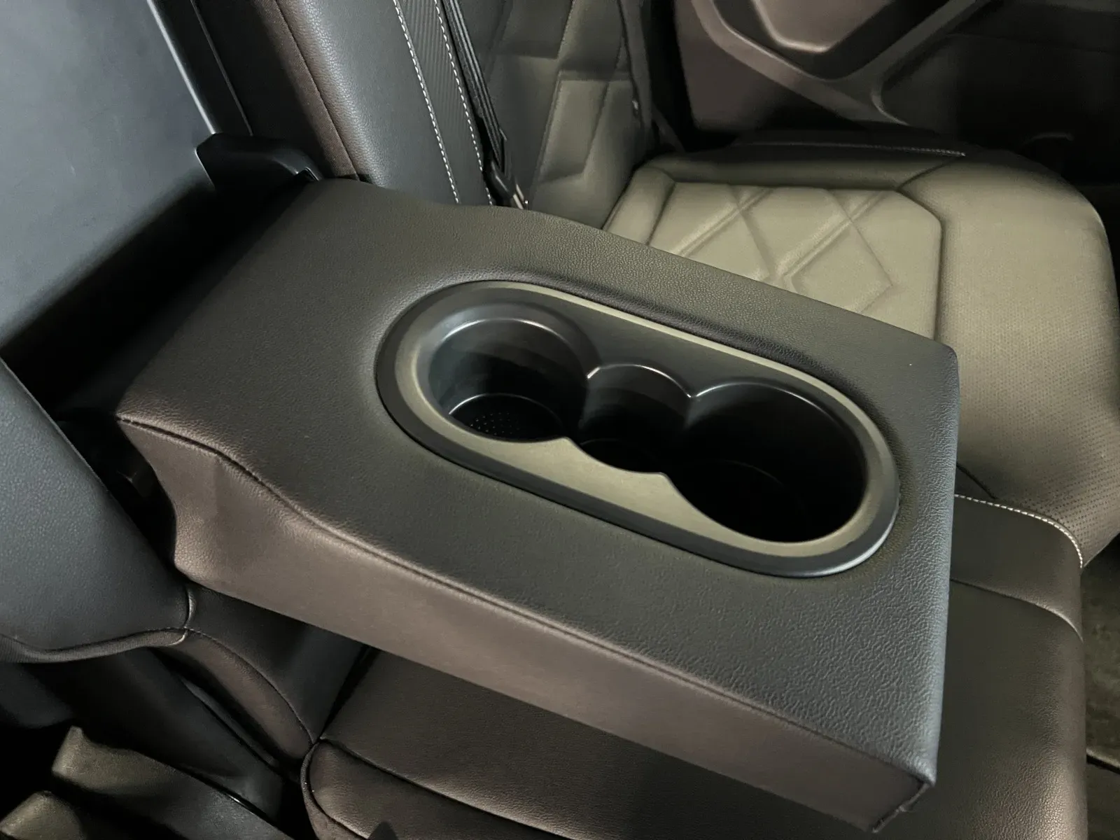 Volkswagen Atlas Cross Sport photo 28