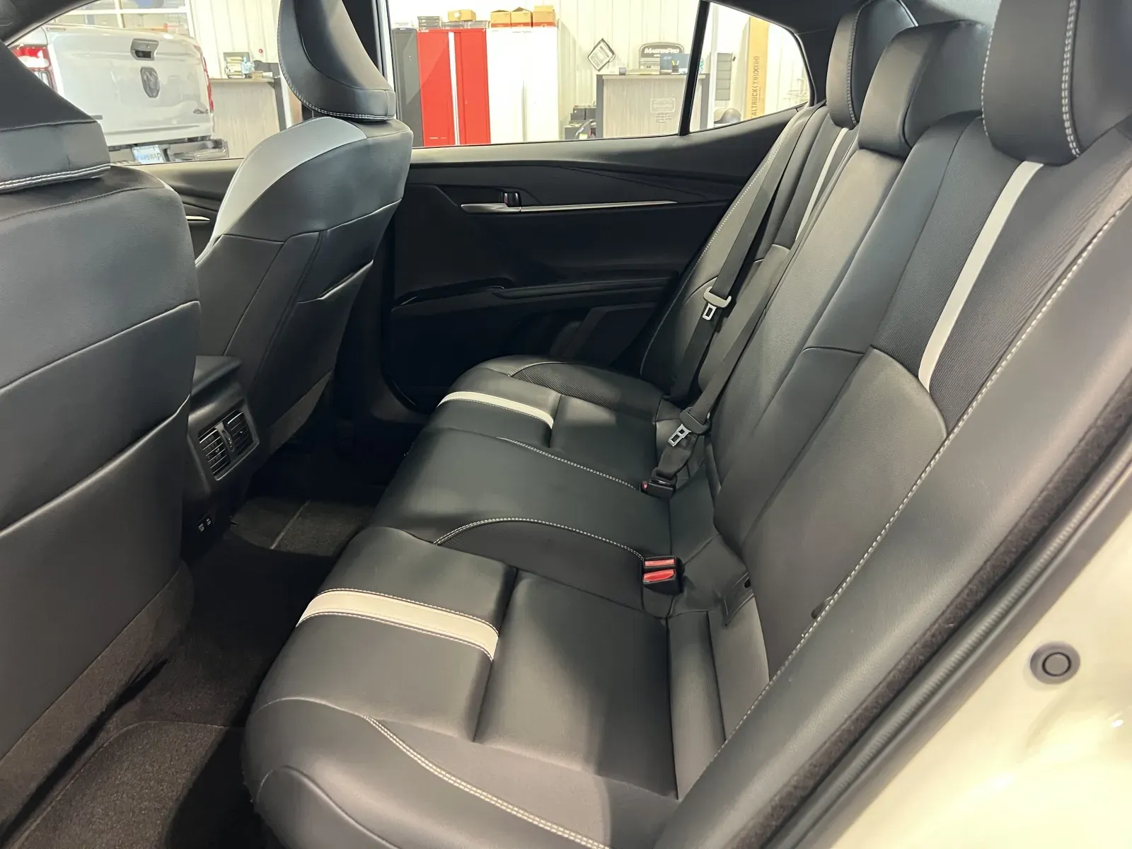 Toyota Camry photo 32
