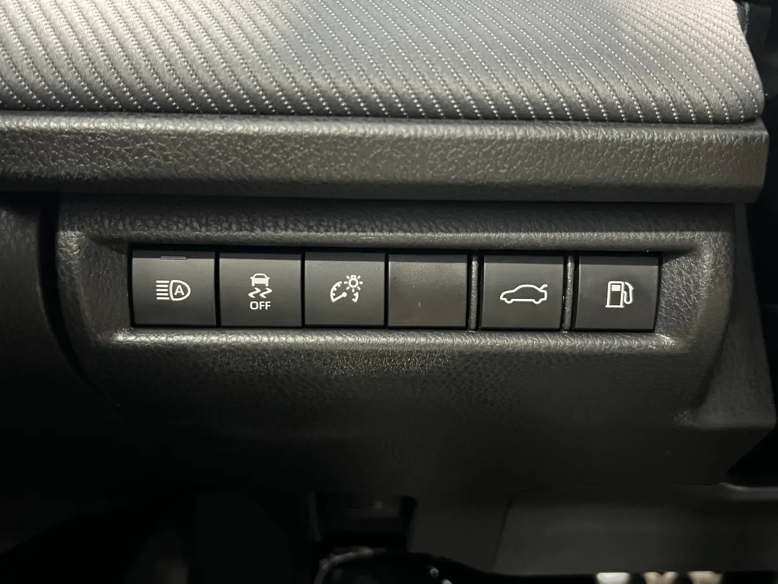 Toyota Camry photo 16