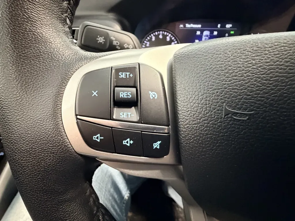 Ford Explorer photo 22