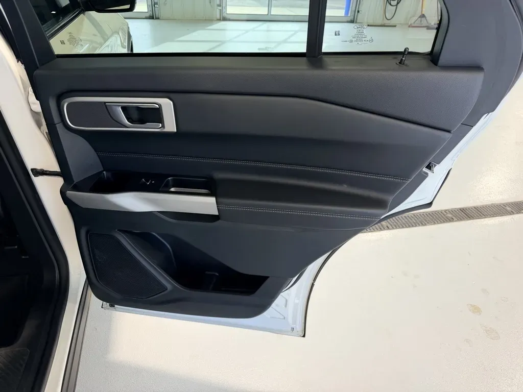 Ford Explorer photo 35