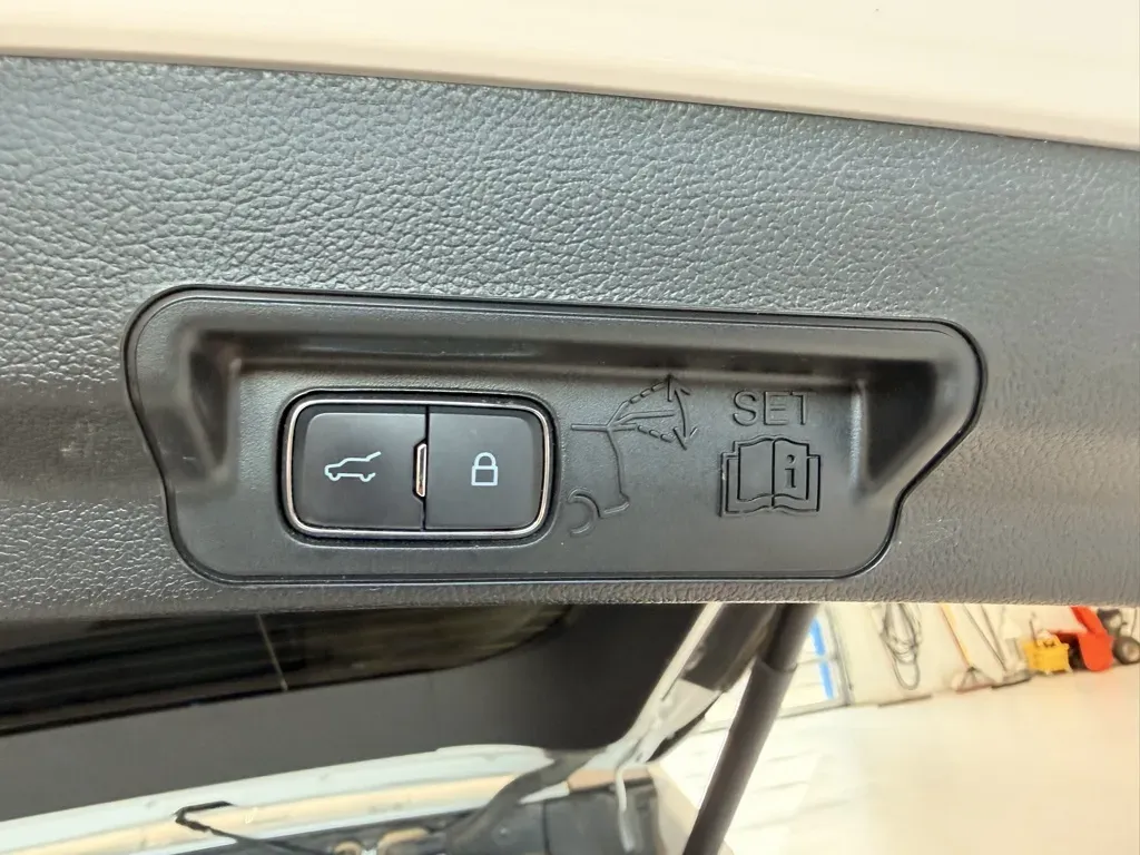 Ford Explorer photo 34