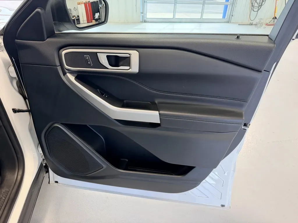 Ford Explorer photo 38