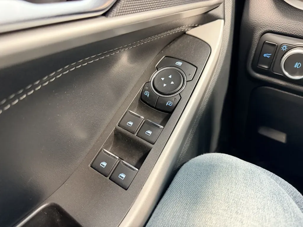Ford Explorer photo 15