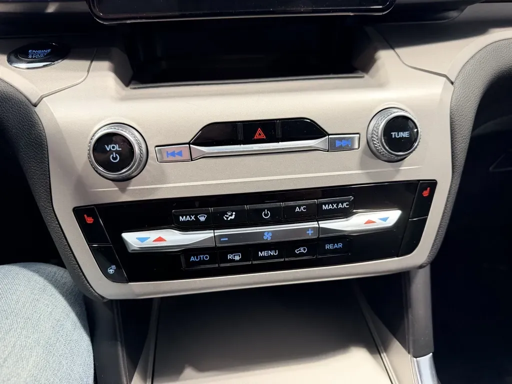 Ford Explorer photo 18