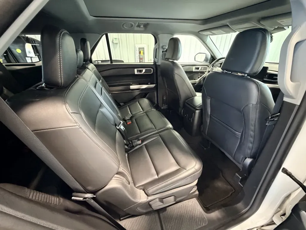 Ford Explorer photo 36