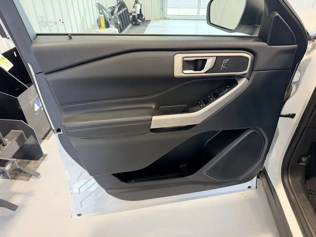 Ford Explorer photo 27