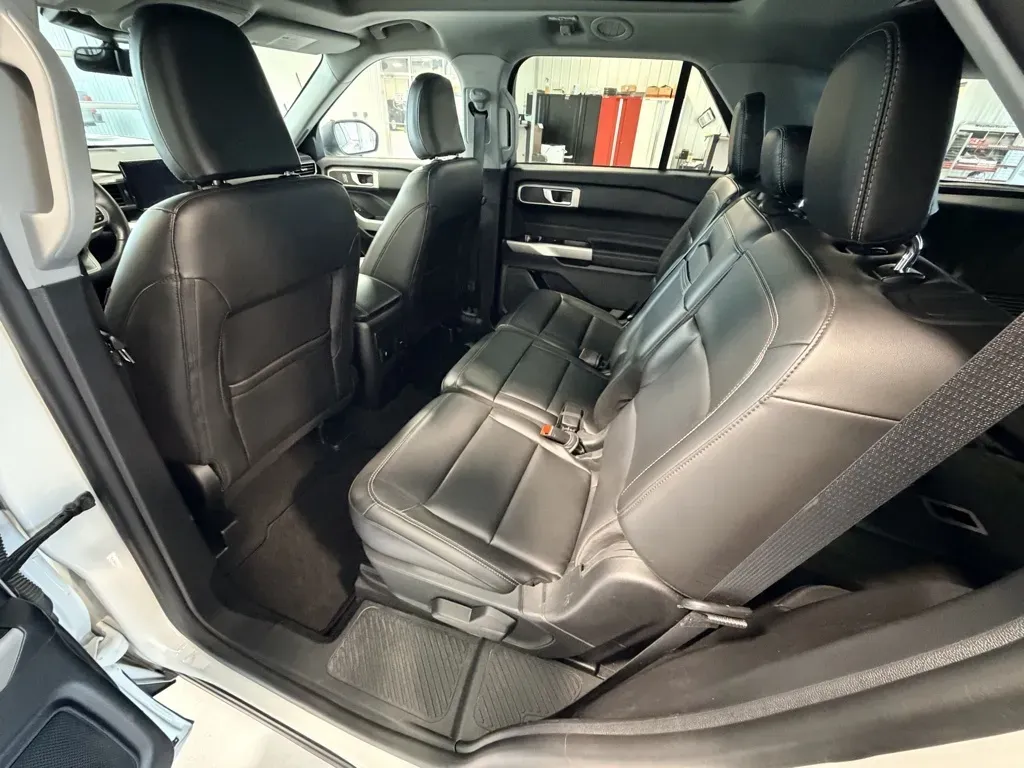 Ford Explorer photo 30