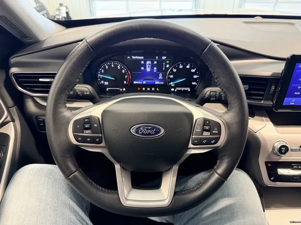 Ford Explorer photo 12