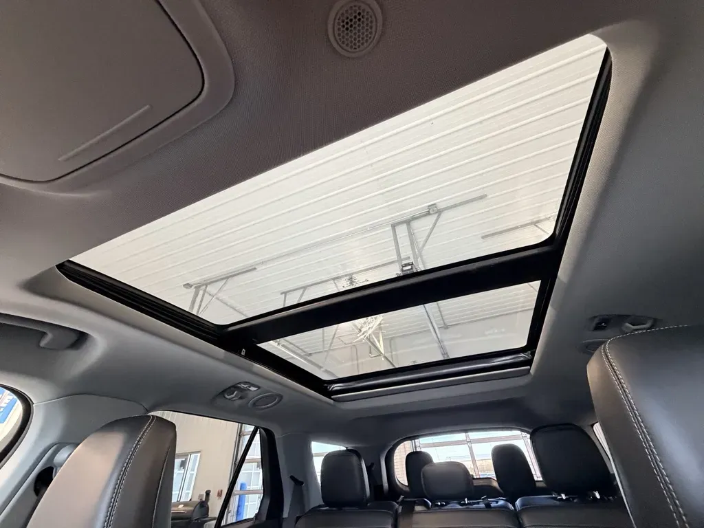 Ford Explorer photo 10