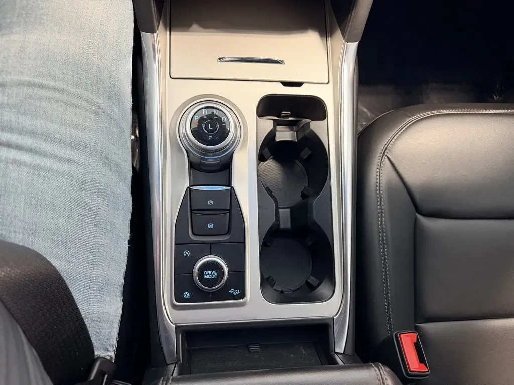 Ford Explorer photo 19