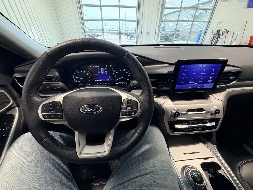 Ford Explorer photo 11