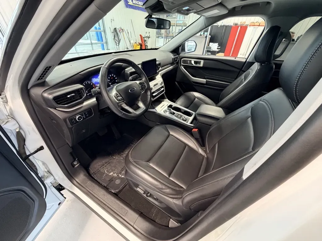 Ford Explorer photo 28
