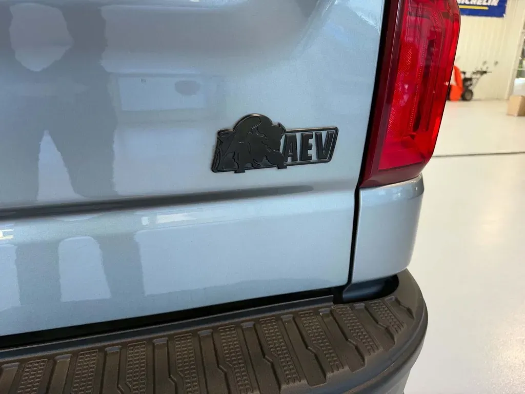 Chevrolet Silverado photo 9