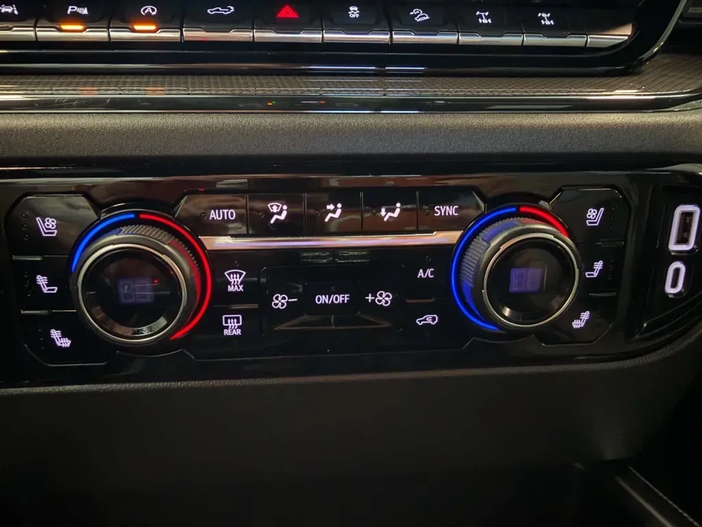 Chevrolet Silverado photo 18