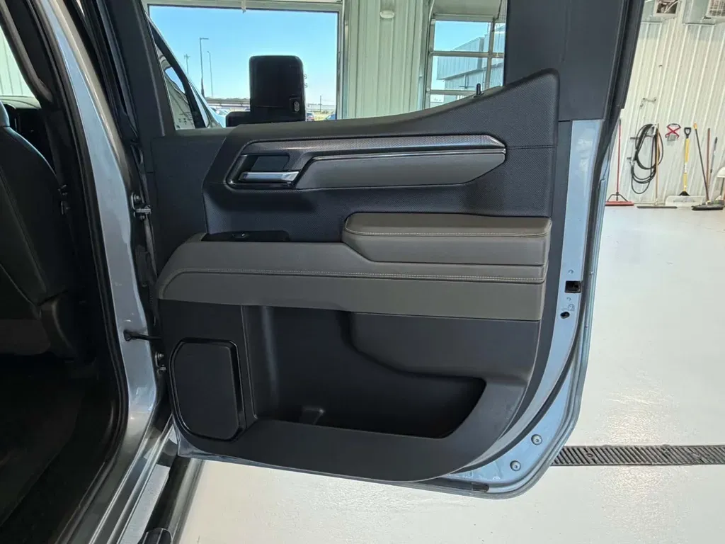 Chevrolet Silverado photo 26