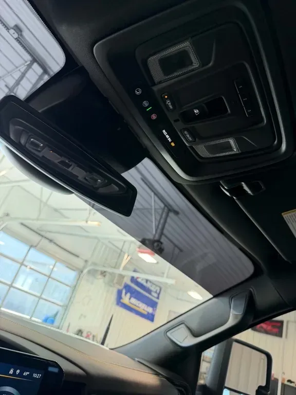 Chevrolet Silverado photo 19