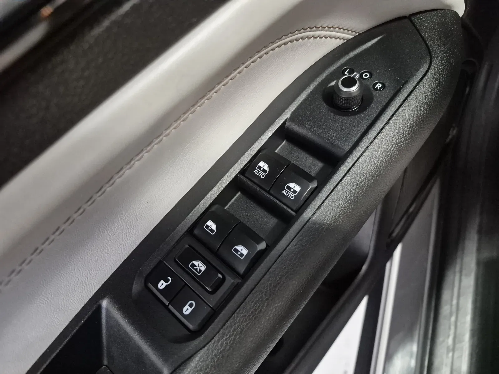 Jeep Compass photo 14