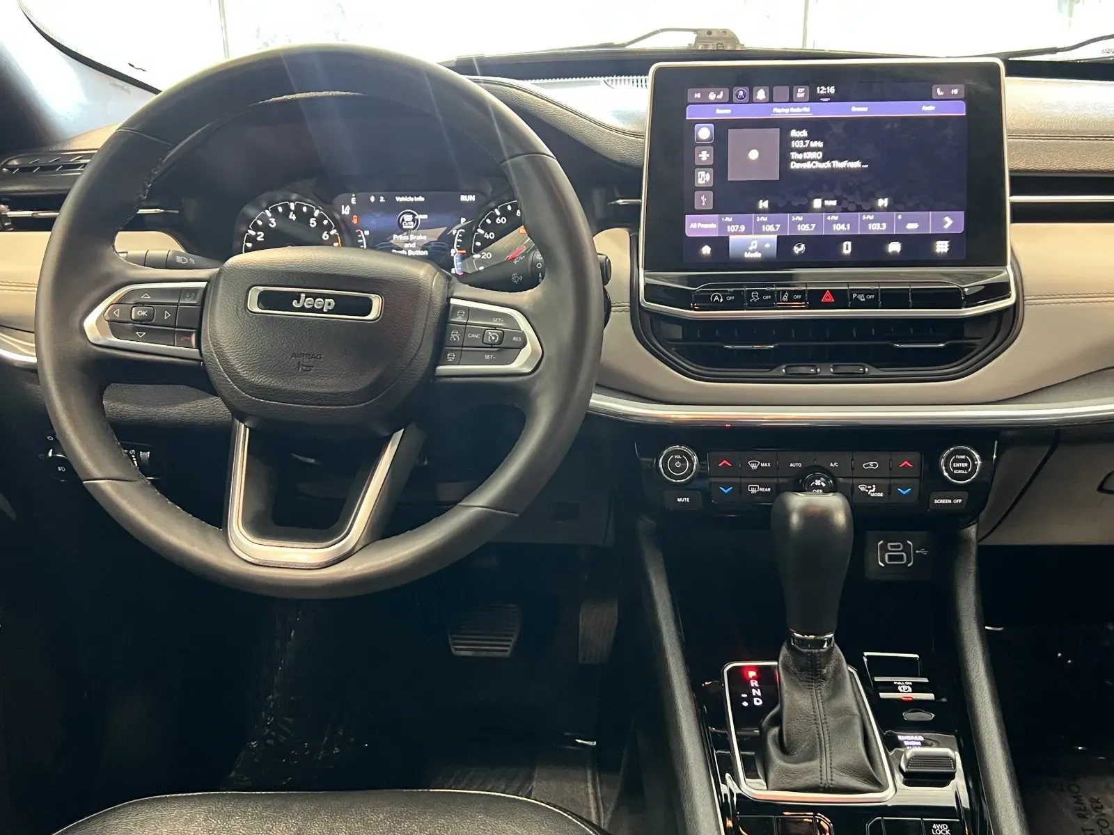 Jeep Compass photo 8
