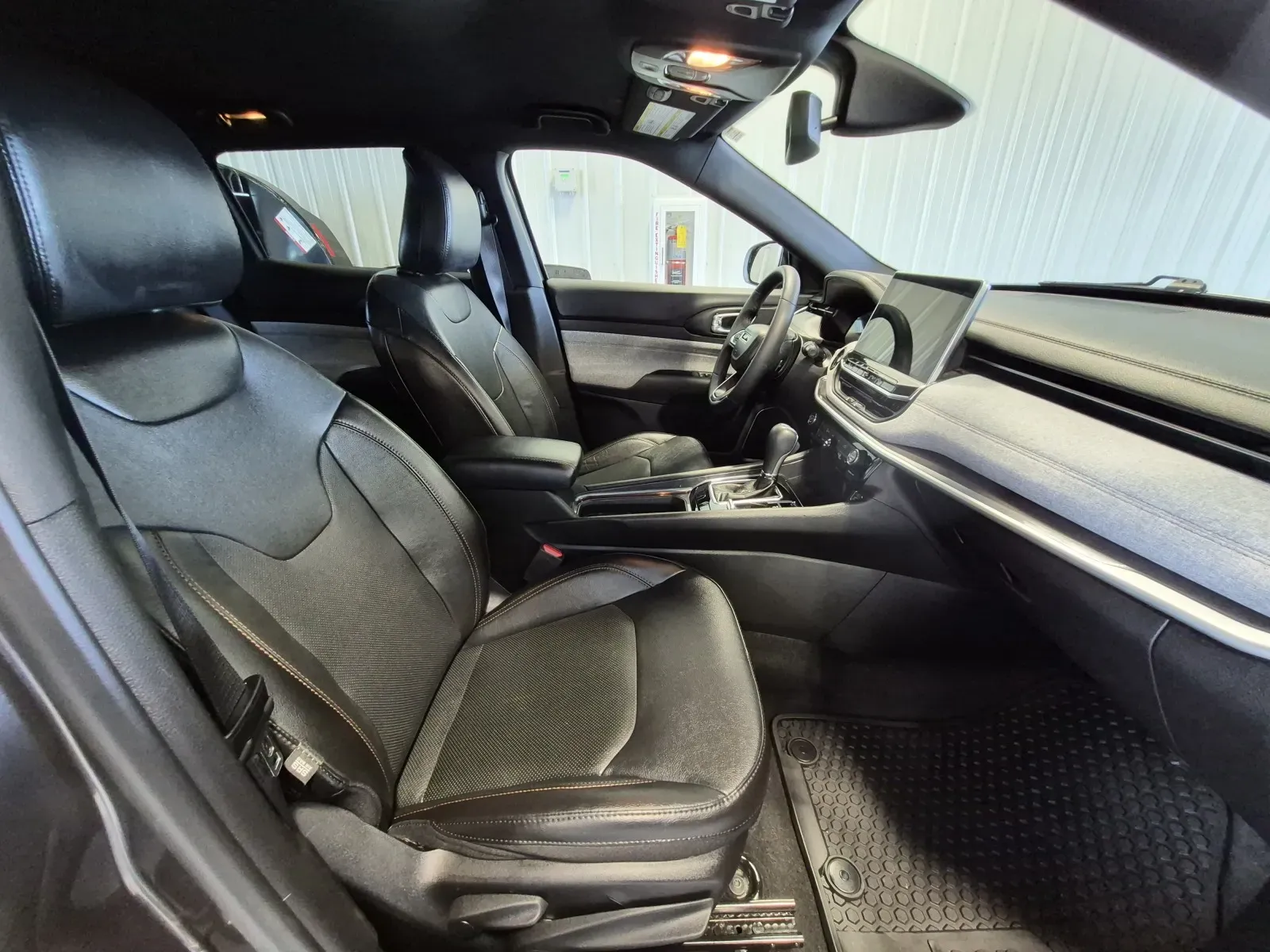 Jeep Compass photo 30