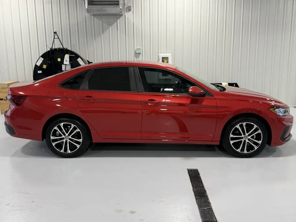 Volkswagen Jetta photo 2
