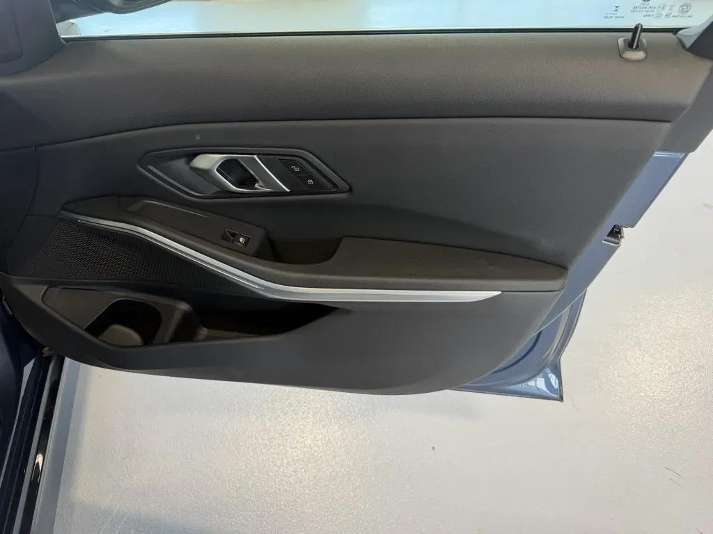 BMW 3 Series photo 33
