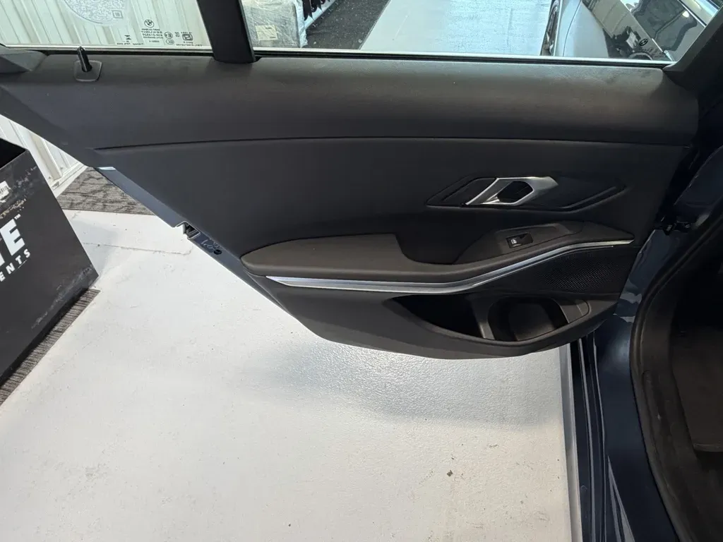BMW 3 Series photo 27