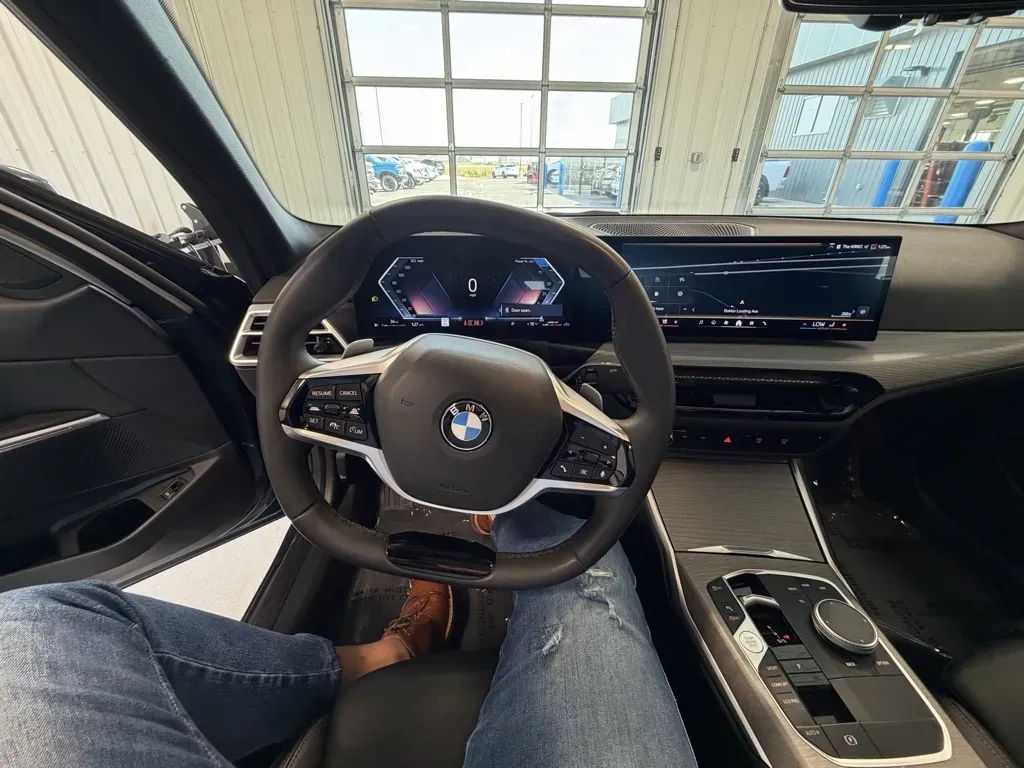 BMW 3 Series photo 9