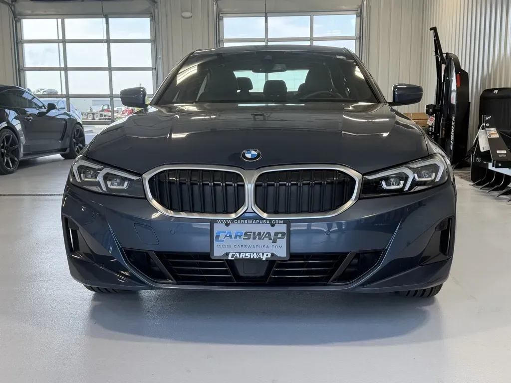 BMW 3 Series photo 8