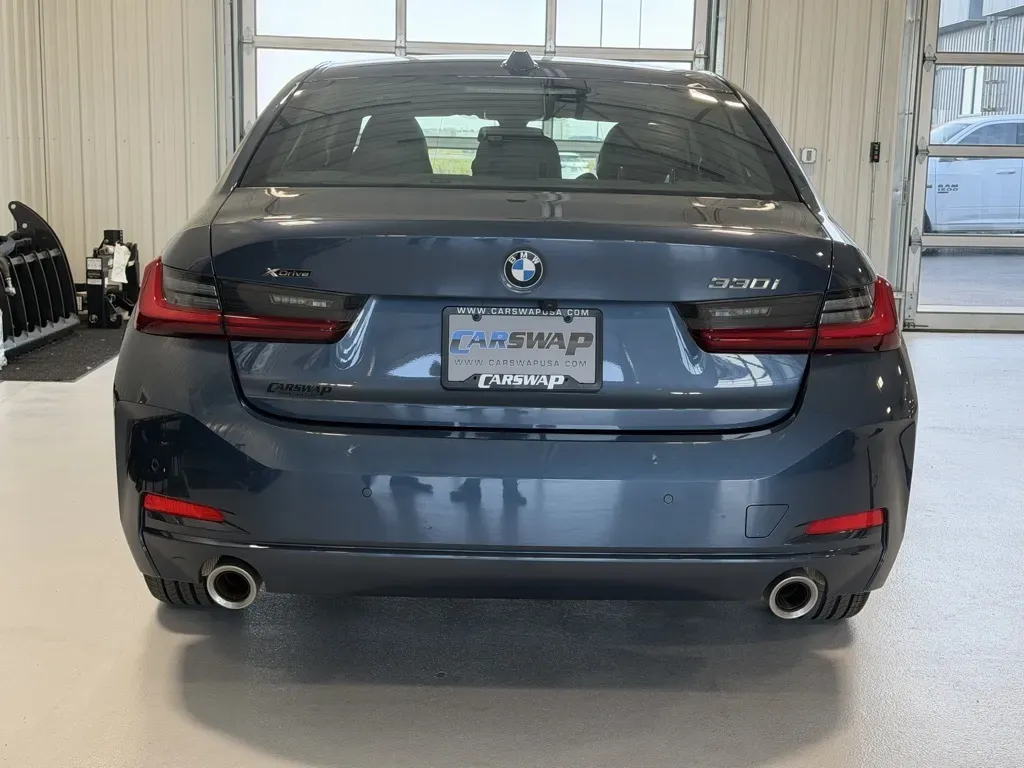 BMW 3 Series photo 4