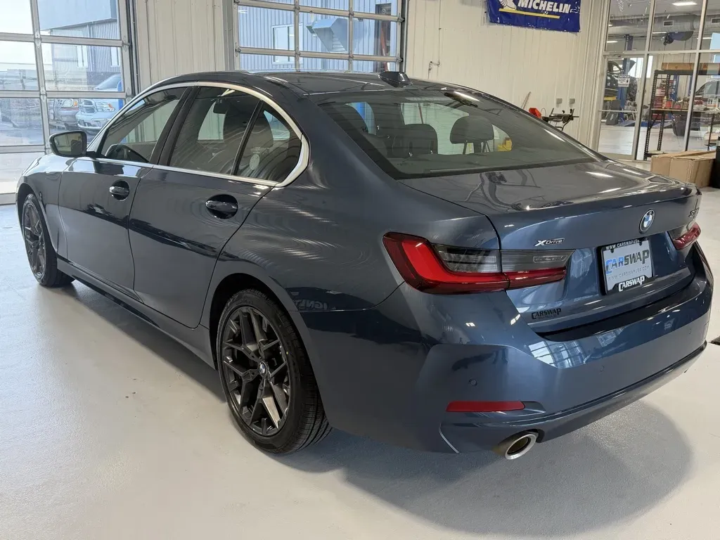 BMW 3 Series photo 6